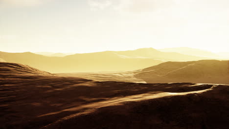 Sonnenuntergang-über-Den-Sanddünen-In-Der-Wüste
